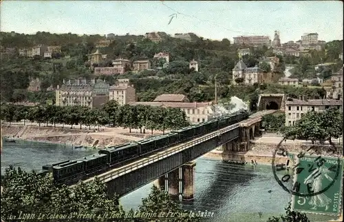 Ak Lyon Rhône, Le Coteau Sainte Irenee et le Pont du Chemine de Fer sur la Saone