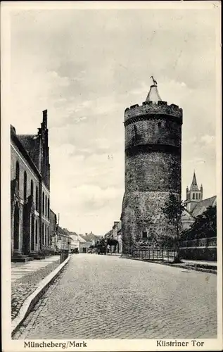 Ak Müncheberg in der Mark, Küstriner Tor, Storchennest, Straßenansicht