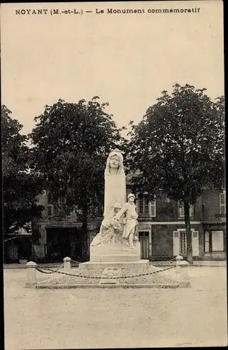 Ak Noyant Maine et Loire, Le Monument commemoratif