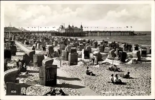Ak Ostseebad Ahlbeck Heringsdorf auf Usedom, Am Strande