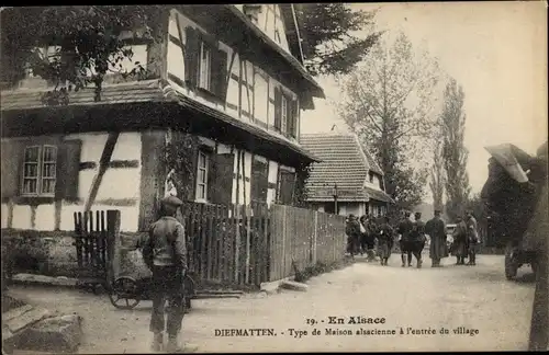 Ak Diefmatten Elsass Haut Rhin, Type de Maison alsacienne a l'entree du village
