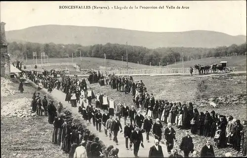 Ak Roncesvalles Navarra, Procession del Valle de Arce