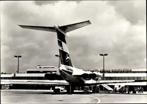 Ak Schönefeld bei Berlin, Flughafen, Interflug, DDR, Passagierflugzeug