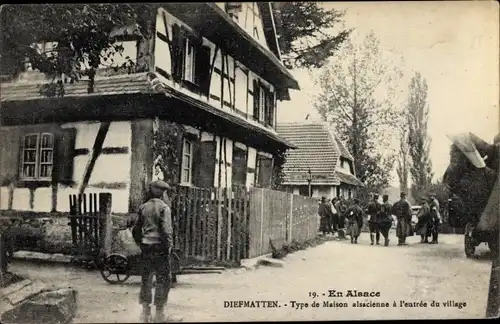 Ak Diefmatten Elsass Haut Rhin, Type de Maison alsacienne a l'entree du village