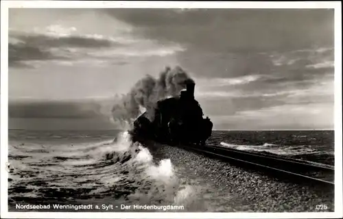 Ak Wenningstedt Braderup auf Sylt, Eisenbahn auf dem Hindenburgdamm