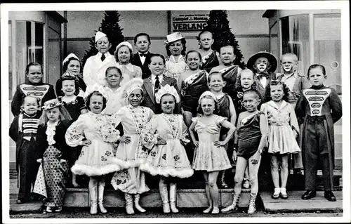 Ak C.H. Schäfers, Circus-Stadt Liliput, Gruppenbild