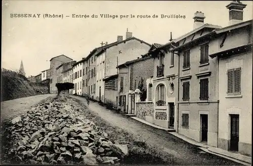 Ak Bessenay Rhône, Entree du Village par la route de Brullioles
