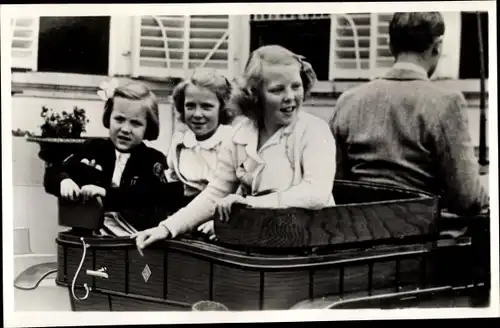 Ak Soestdijk Utrecht Niederlande, Prinzessinnen Beatrix, Irene, Margriet, Ponykutsche