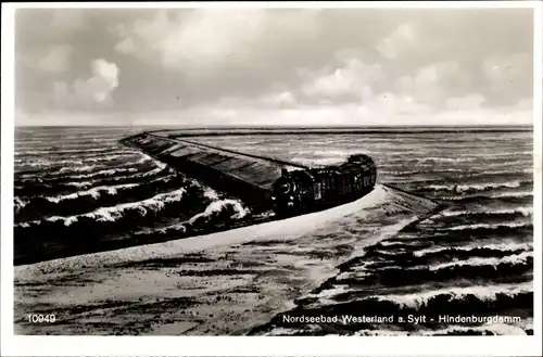 Ak Nordseebad Westerland auf Sylt, Lokomotive auf dem Hindenburgdamm