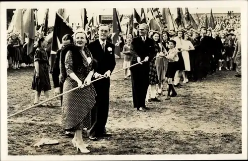 Ak Rotterdam Südholland Niederlande, Königin Juliana der Niederlande, Prinz Bernhard, Stadion