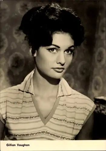 Ak Schauspielerin Gillian Vaughan, Portrait