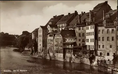 Ak Görlitz in der Lausitz, An der Neisse, Häuseransicht