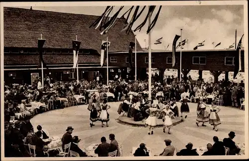 Ak Berlin Charlottenburg, Dt. Bauausstellung 1931, Trachtentänze im Deutschen Dorf am Funkturm