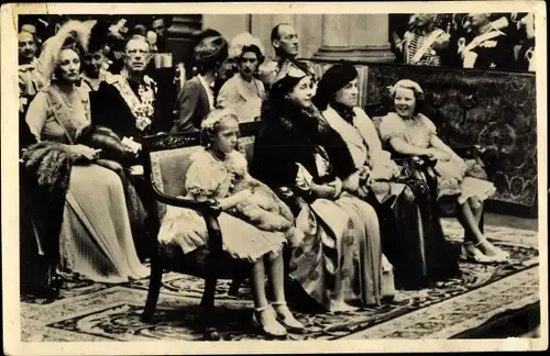 Ak Amsterdam Nordholland, Königin Juliana der Niederlande, Krönung 1948, Beatrix, Irene, Armgaard