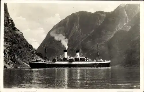 Ak Norwegen, Dampfschiff in einem Fjord