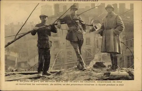 Ak Lyon Rhône, La Catastrophe de Lyon Saint Jean, Le poste de guet, Französische Soldaten