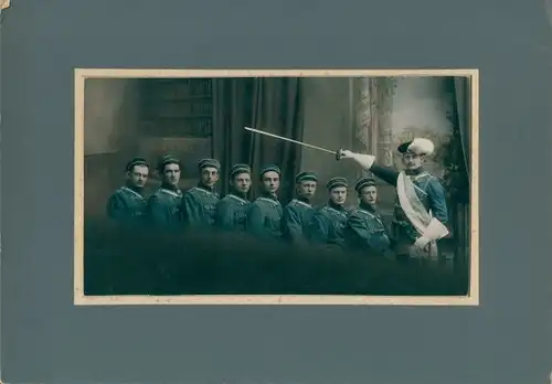 Studentika Kabinett Foto Verkleidete Studenten, Uniform, Federschmuck, Degen, Gruppenbild