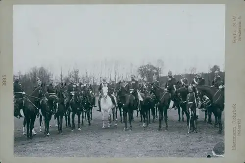 Kabinett Foto Berlin Mitte, Deutsche Soldaten zu Pferd, Kavallerie, Pickelhaube, um 1893