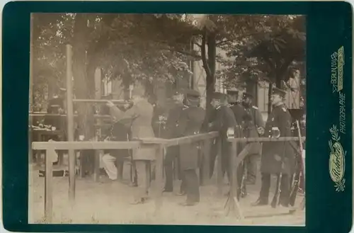 Kabinett Foto Berlin Mitte, Deutsche Soldaten, Schießstand, Bier, Gewehr, Ateleir Rohrbek