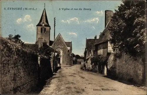 Ak Étriché Maine et Loire, L'Eglise et rue du Bourg