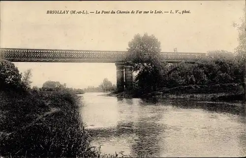 Ak Briollay Maine et Loire, Le Pont du Chemin de Fer sur le Loir