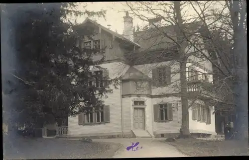 Foto Ak Regensburg an der Donau Oberpfalz, Villa am Waldrand