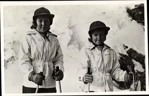 Ak St. Anton am Arlberg in Tirol, Prinzessinnen Beatrix und Irene auf Skiern