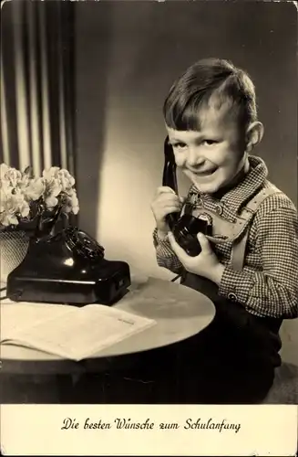 Ak Glückwunsch Einschulung, Junge beim Telefonieren, Blumen