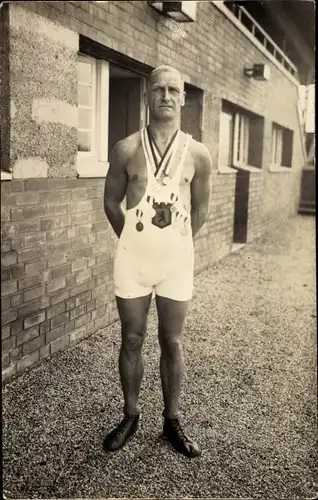 Foto Ak Ringer Hoffmann, Kreismeister Berlin 1931, Medaillen