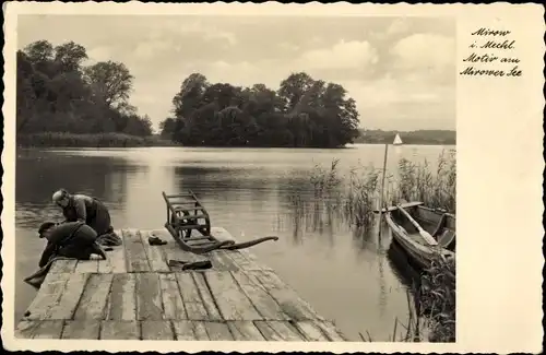 Ak Mirow Mecklenburgische Seenplatte, Motiv am Mirower See, Steg, Schubkarre