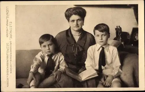 Ak Großherzogin Eleonore von Hessen Darmstadt, Prinz Ludwig, Erbgroßherzog Georg