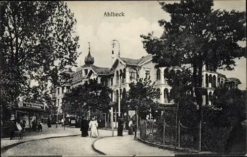 Ak Ostseebad Ahlbeck Heringsdorf auf Usedom, Straßenpartie