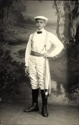 Studentika Foto Ak Portrait eines Studenten mit Zigarette