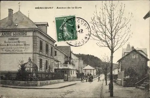 Ak Héricourt Haute Saône, Avenue de la Gare, Andre Manzoni Fabricant