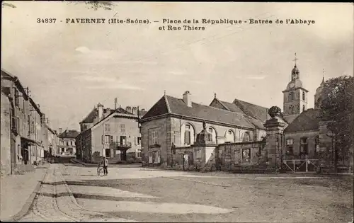 Ak Faverney Haute Saône, Place de la Republique, Entree de l'Abbaye et Rue Thiers