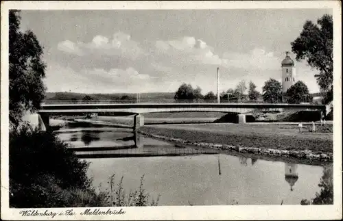 Ak Waldenburg in Sachsen, Blick über den Fluss zur Muldenbrücke