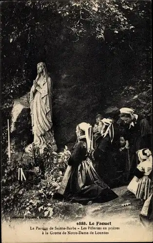 Ak Le Faouët Morbihan, Les Pelerins en prieres a la Grotte de Notre Dame de Lourdes