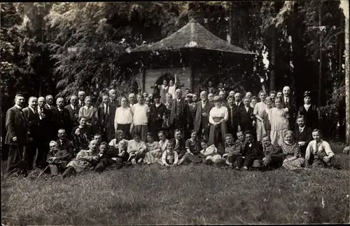 Foto Ak Lindenberg, Personen vor der Trinkhalle 1925