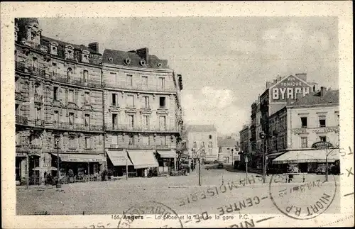 Ak Angers Maine et Loire, La place et la Rue de la gare