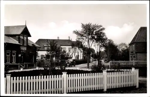 Ak Lindholm in Nordfriesland, Stadtansicht, Straßenpartie, Garten