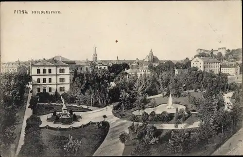 Ak Pirna an der Elbe, Partie im Friedenspark mit Blick auf die Stadt