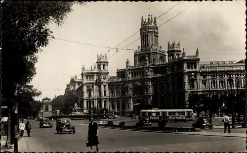 Ak Madrid Spanien, Palacio de Comunicaciones, Straßenbahn