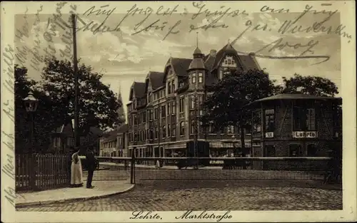 Ak Lehrte in Niedersachsen, Marktstraße, Bahnhof, Bahnübergang