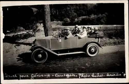 Foto Ak Gavarnie Hautes Pyrénées, Depart pour Gavarnie Cauterets, Personen in einem Automobil