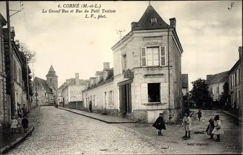 Ak Corné Maine et Loire, La Grand' Rue et Rue du Petit Trottoir