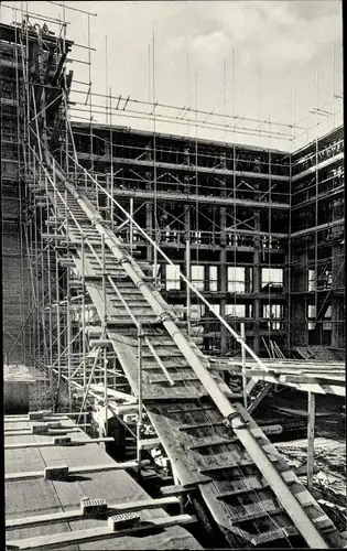 Foto Ak Blick auf eine Baustelle, Gerüste