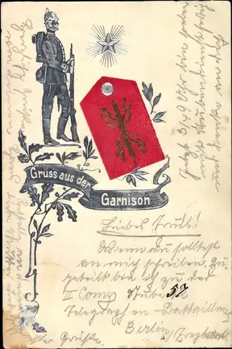 Regiment Präge Litho Gruß aus der Garnison, Soldat in Uniform, Schulterklappe