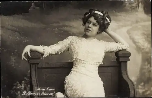 Foto Ak Schauspielerin Marie Ferron, Die Dame in Schwarz, Portrait