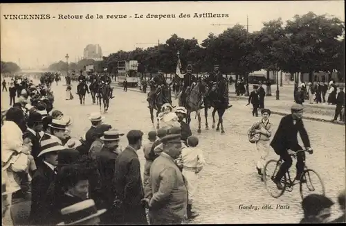 Ak Vincennes Val de Marne, L'Artillerie au retour de la revue