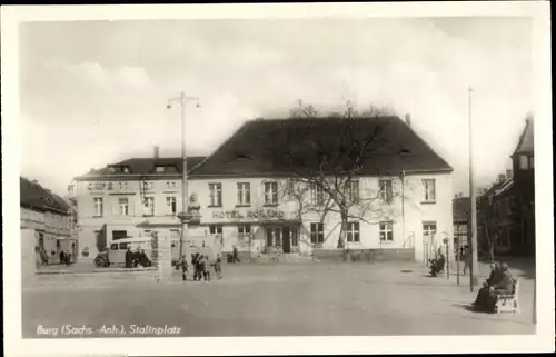 Ak Burg bei Magdeburg, Stalinplatz, Hotel Roland